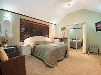 Ainslie Manor Bed And Breakfast Redcliffe